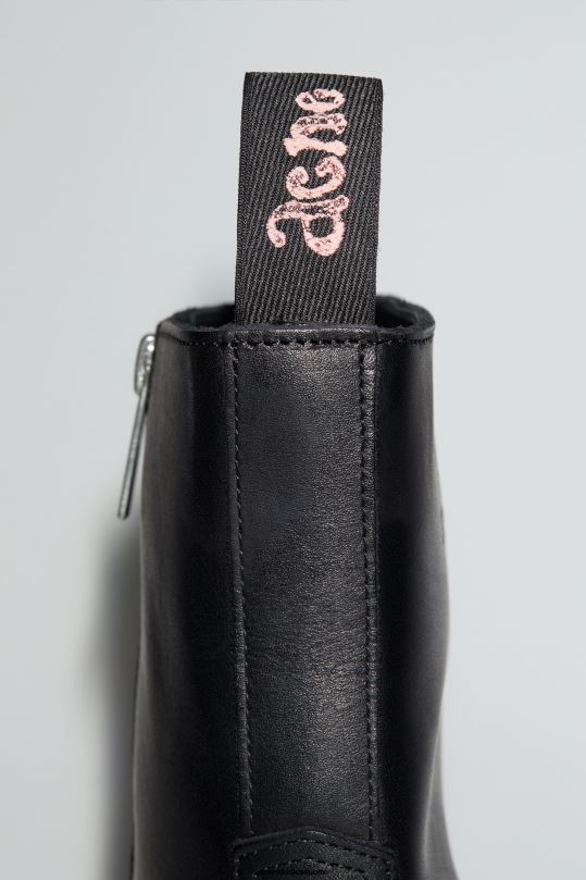 Acne Studios jalkineet musta 0VF2B1217 kiiltävät matalat nahkasaappaat