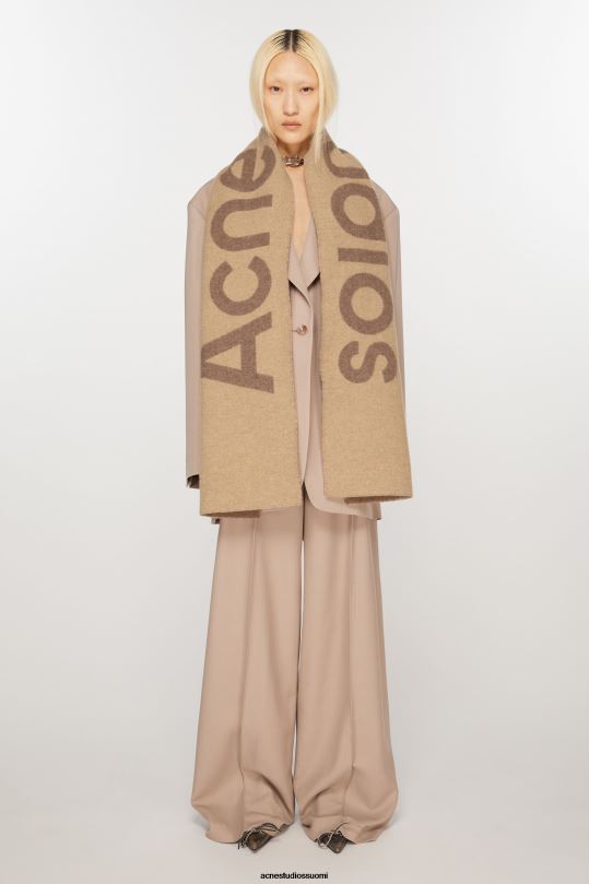 Acne Studios Lisätarvikkeet kamelin ruskea 0VF2B726 logo jacquard huivi - kapea