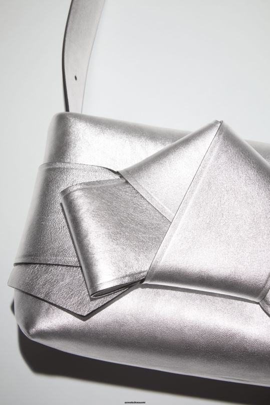 Acne Studios Lisätarvikkeet hopea 0VF2B689 musubi olkalaukku