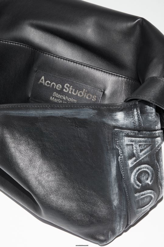 Acne Studios Lisätarvikkeet musta 0VF2B474 nahkainen olkalaukku runway show