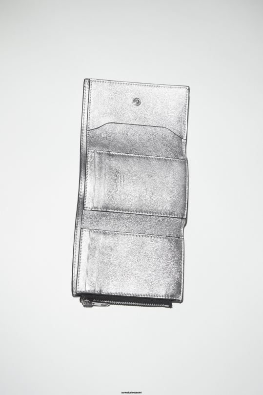 Acne Studios Lisätarvikkeet hopea 0VF2B688 musubi taitettu lompakko