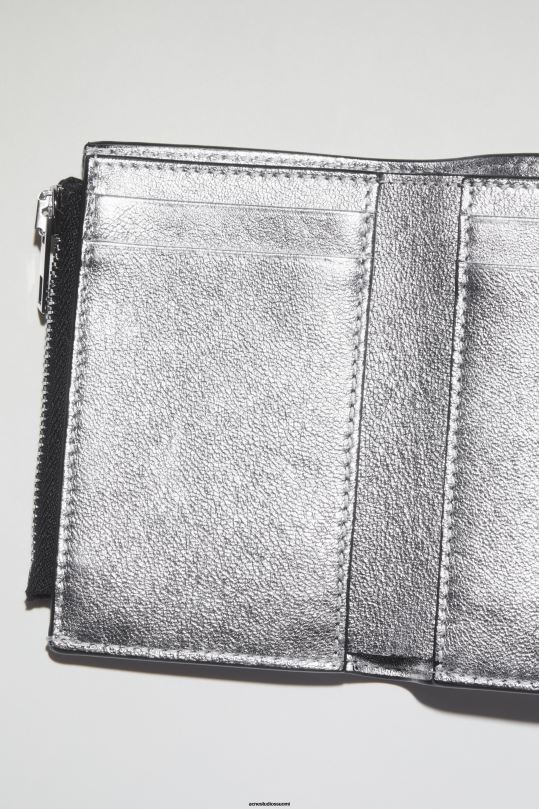 Acne Studios Lisätarvikkeet hopea 0VF2B688 musubi taitettu lompakko