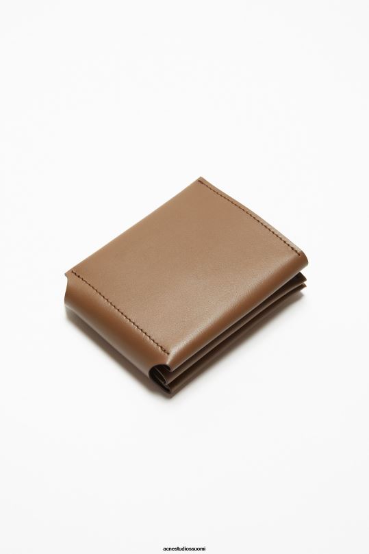Acne Studios Lisätarvikkeet kamelin ruskea 0VF2B722 nahkainen kolmiosainen lompakko