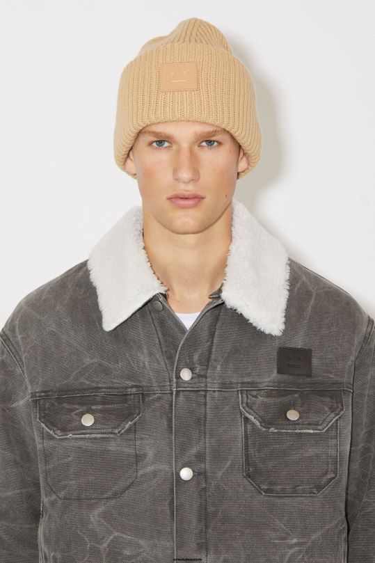 Acne Studios Lisätarvikkeet keksi beige 0VF2B748 iso kasvopipo logolla