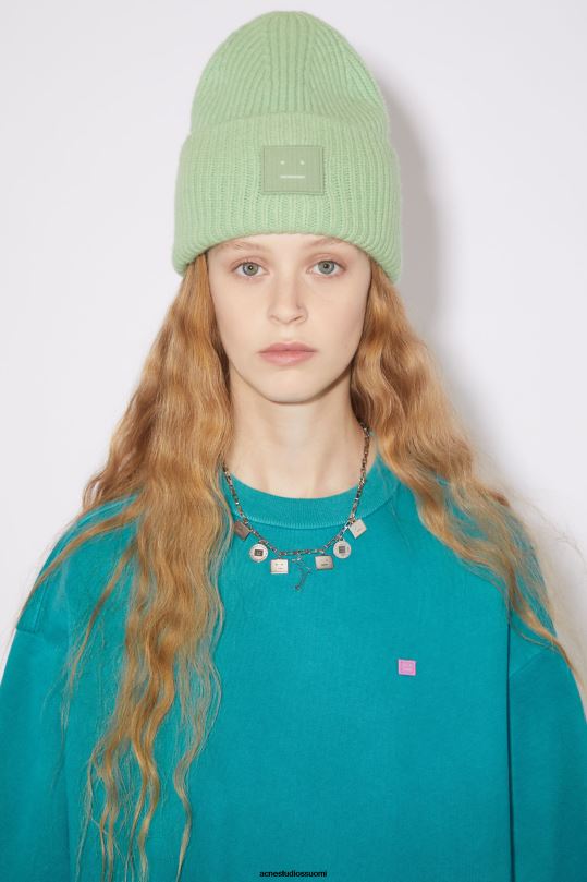 Acne Studios Lisätarvikkeet keväänvihreä 0VF2B540 iso kasvopipo logolla