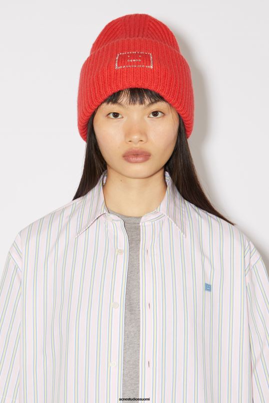 Acne Studios Lisätarvikkeet terävä punainen 0VF2B845 iso kasvopipo logolla