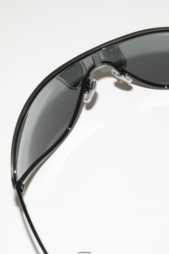 Acne Studios Lisätarvikkeet musta 0VF2B479 metallirunkoiset aurinkolasit kiitoradaesitys