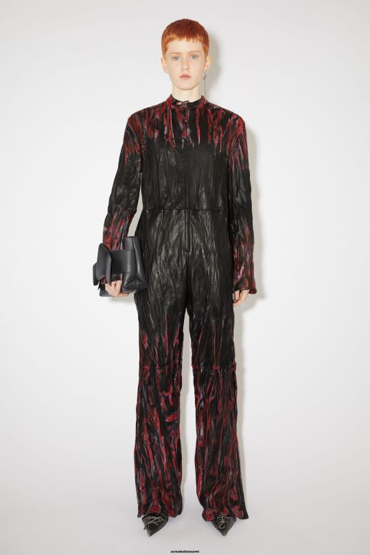 Acne Studios vaatteet musta punainen 0VF2B329 rypytetty nahka jumpsuit kiitotien show