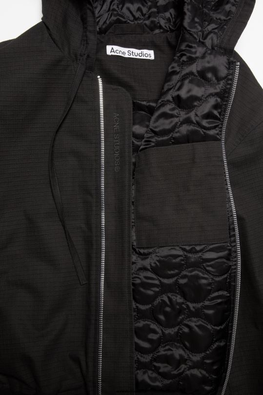 Acne Studios vaatteet musta 0VF2B894 ripstop pehmustettu takki